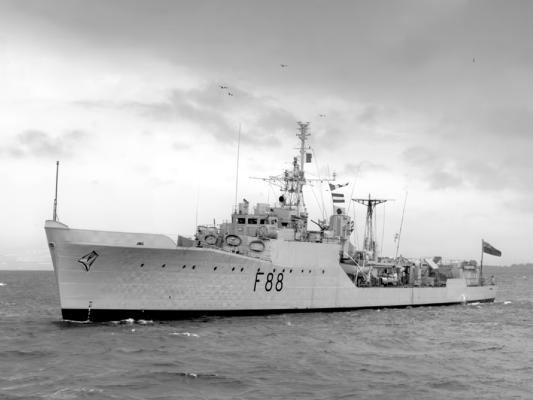 HMS Malcolm (F88) Photo Print - Port Side View - Royal Navy Blackwood Class Frigate Hampshire Prints 6 x 4 No Frame No