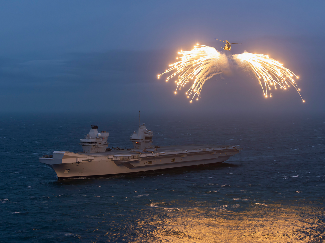 HMS Prince of Wales (R09) Photo Print - With Merlin - Royal Navy Queen Elizabeth Class Aircraft Carrier Hampshire Prints 6 x 4 No Frame No