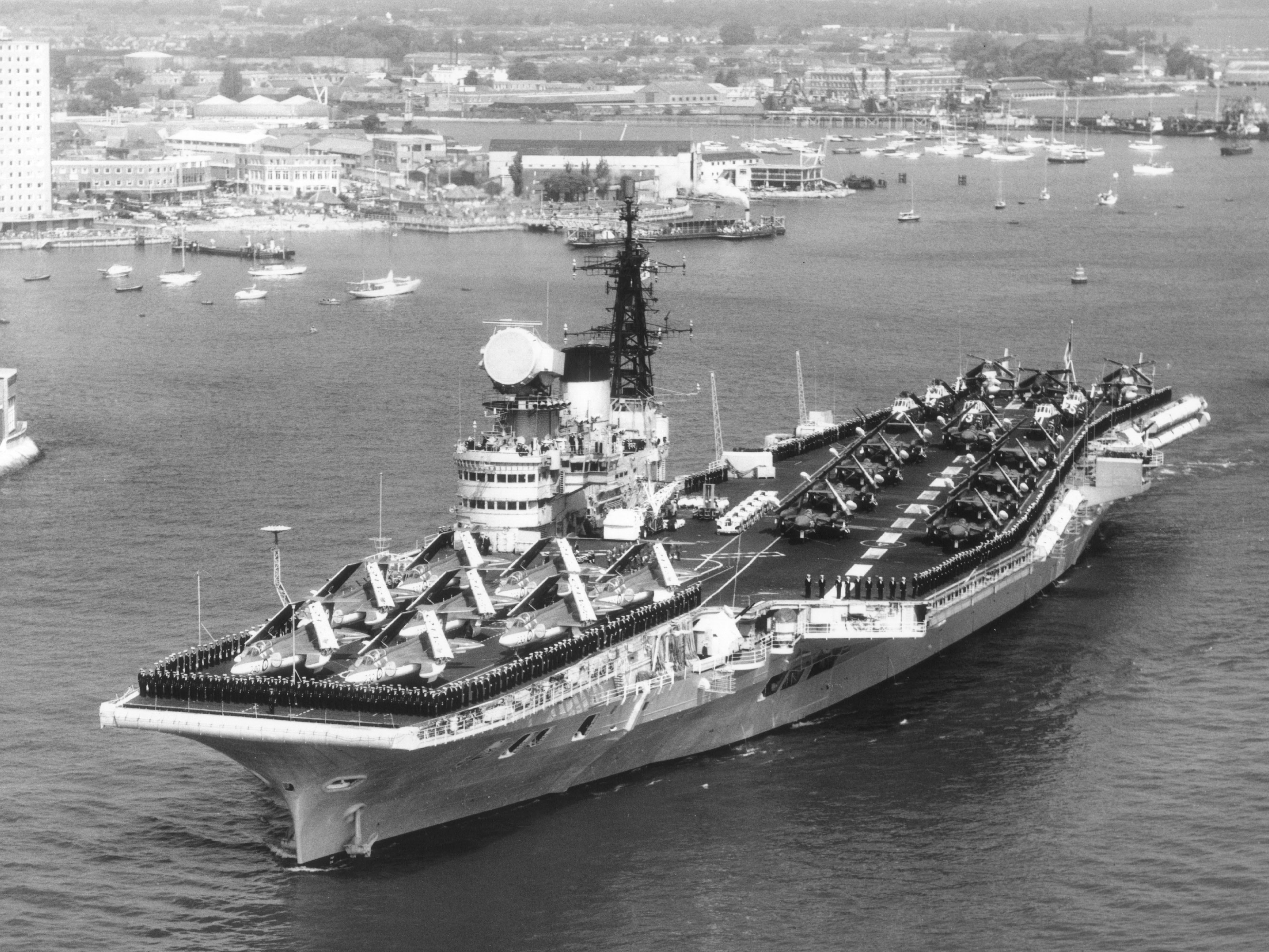 Hms R38 HMS Victorious R38 Illustrious Class Aircraft Carrier Leaving ...