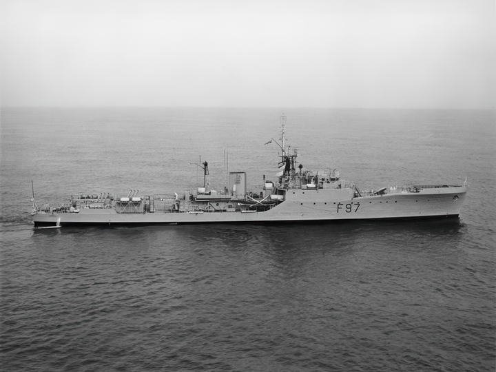 HMS Russell (F97) Photo Print - Starboard Beam View - Royal Navy Blackwood Class Frigate Hampshire Prints 6 x 4 No Frame No
