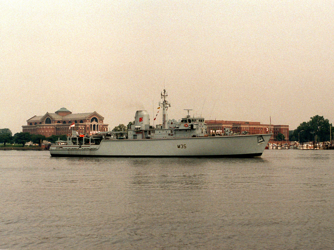 HMS Dulverton (M35) Photo Print - Washington - Royal Navy Hunt Class Mine Warfare Vessel Hampshire Prints 6 x 4 No Frame No