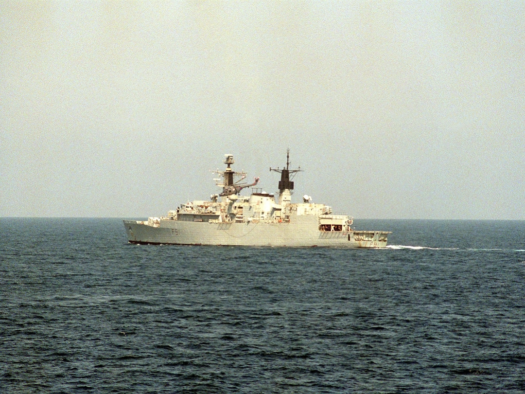 HMS Brazen (F91) Royal Navy Type 22 Frigate Gulf Of Oman 1990 Photo Print Wall Art Decor Posters, Prints, & Visual Artwork Hampshire Prints 6 x 4 No Frame No