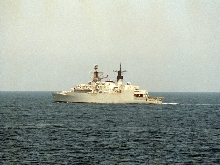 HMS Brazen (F91) Royal Navy Type 22 Frigate Gulf Of Oman 1990 Photo Print Wall Art Decor Posters, Prints, & Visual Artwork Hampshire Prints 6 x 4 No Frame No