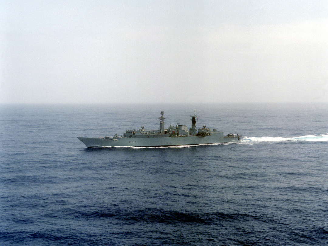 HMS Beaver (F93) Royal Navy Type 22 Frigate At Sea 1988 Photo Print Wall Art Decor Posters, Prints, & Visual Artwork Hampshire Prints 6 x 4 No Frame No