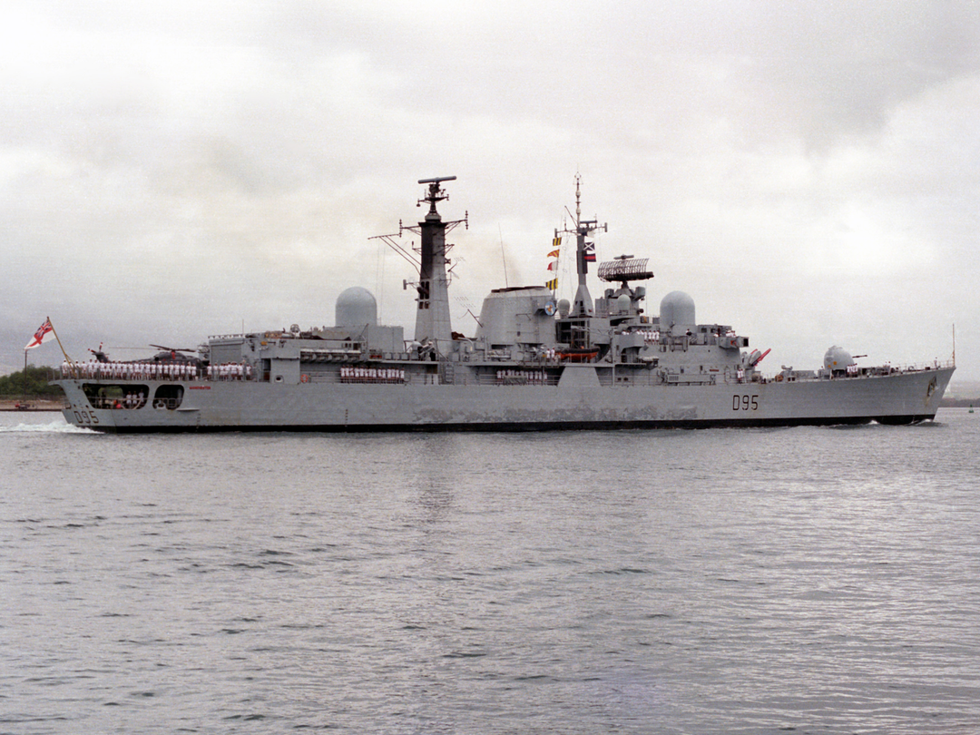 HMS Manchester (D95) Photo Print - Entering Pearl Harbour - Royal Navy Type 42 Destroyer Hampshire Prints 6 x 4 No Frame No