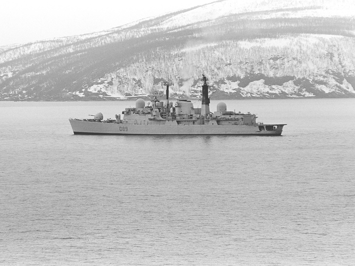 HMS Exeter D89 Type 42 Destroyer 19 March 1992