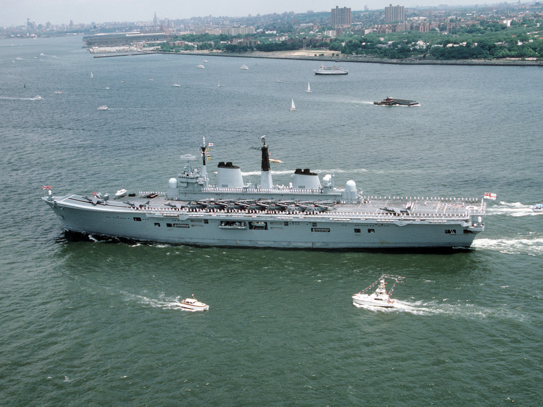 HMS Ark Royal (R07) Royal Navy Invincible Class Aircraft Carrier New York 1986 Photo Print Wall Art Decor Posters, Prints, & Visual Artwork Hampshire Prints 6 x 4 No Frame No