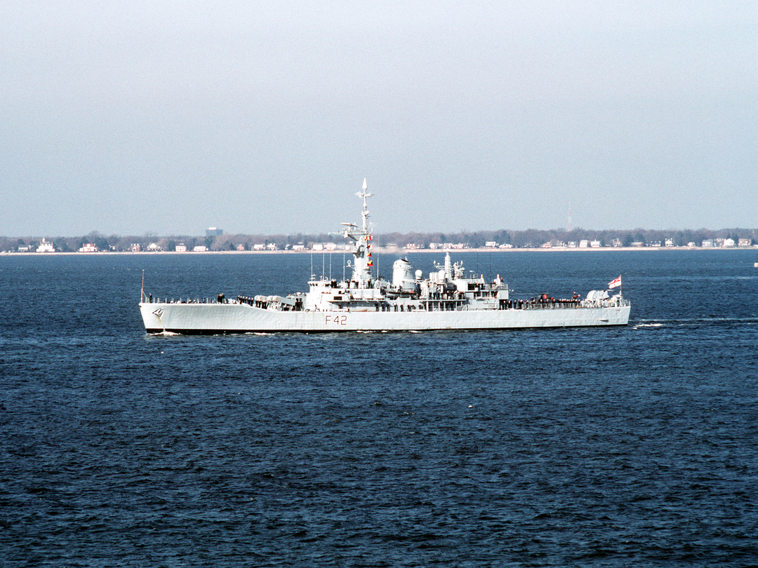 HMS Phoebe F42 Leander Class Frigate January 1990 Virgina Photo Print - Posters, Prints, & Visual Artwork - by Hampshire Prints (image 1 of 9)