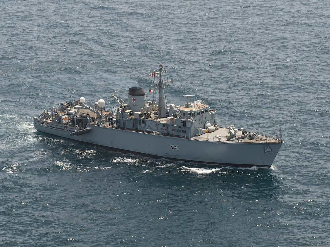 HMS Quorn (M41) Photo Print - Persian Gulf 2013 - Royal Navy Hunt Class Minehunter Hampshire Prints 6 x 4 No Frame No