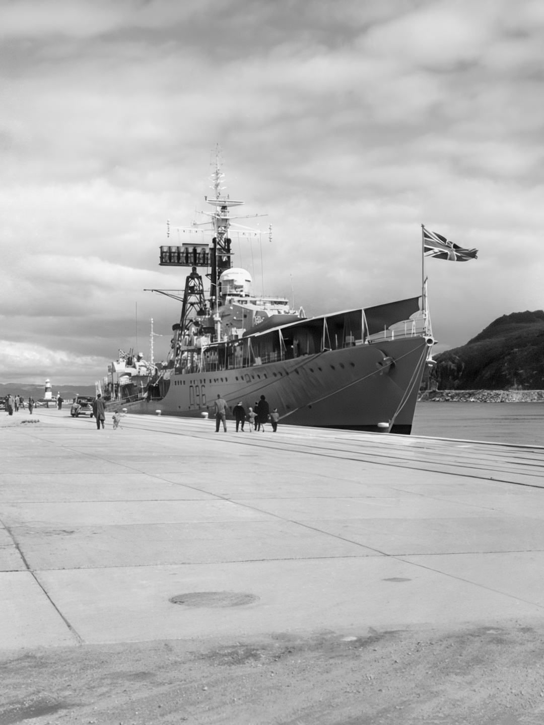 HMS Crossbow (D96) Photo Print - Trondheim 1961 - Royal Navy Weapon Class Destroyer Hampshire Prints 6 x 4 No Frame No