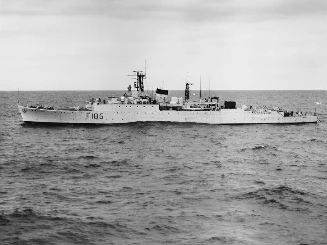 HMS Relentless (F185) Photo Print - At Sea 1950 - Royal Navy Type 15 Frigate Hampshire Prints 6 x 4 No Frame No