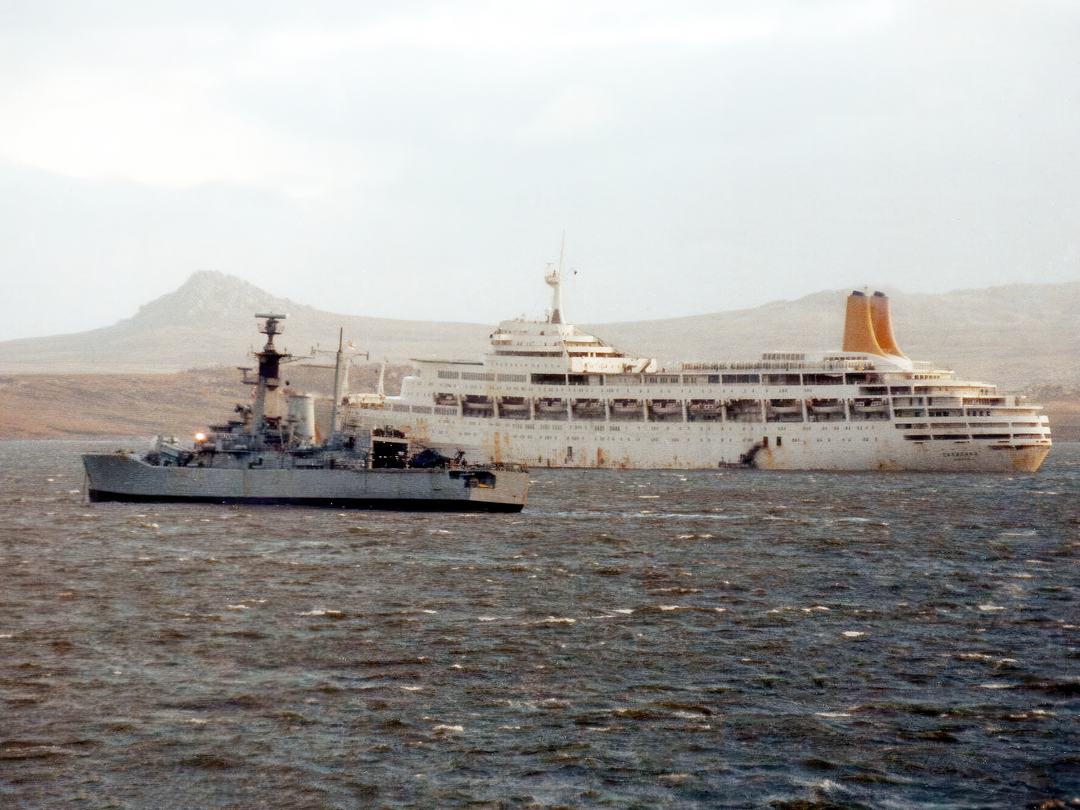 HMS Andromeda (F57) Royal Navy Leander Class Frigate Falklands 1982 Photo Print Wall Art Decor Posters, Prints, & Visual Artwork Hampshire Prints 6 x 4 No Frame No