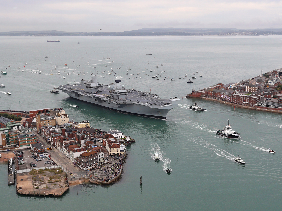 HMS Queen Elizabeth (R08) Photo Print - Old Portsmouth 2017 - Royal Navy Queen Elizabeth Class Aircraft Carrier Hampshire Prints 6 x 4 No Frame No