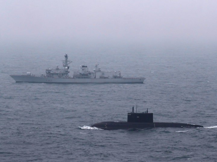 HMS Sutherland (F81) Photo Print - With Russian Submarine - Royal Navy Type 23 Frigate Hampshire Prints 6 x 4 No Frame No