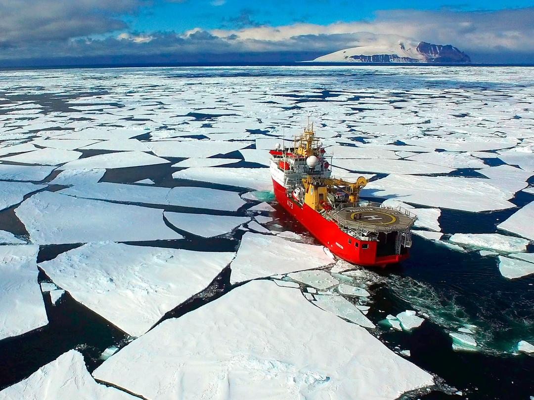 HMS Protector (A173) Photo Print - Antarctic 2016 - Royal Navy Ice Patrol Vessel Hampshire Prints 6 x 4 No Frame No