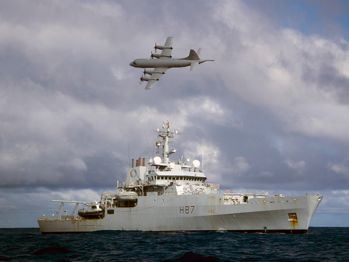 HMS Echo (H87) Photo Print - With AP3C Orion Plane - Royal Navy Echo Class Survey Vessel Hampshire Prints 6 x 4 No Frame No