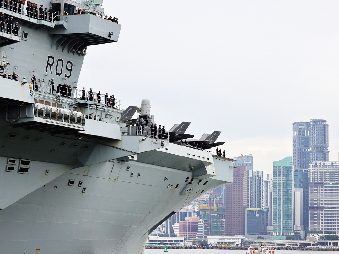 HMS Prince of Wales (R09) Photo Print - Singapore Skyline 2025 - Royal Navy Queen Elizabeth Class Aircraft Carrier Hampshire Prints 6 x 4 No Frame No