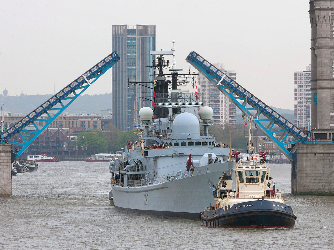 HMS Edinburgh (D97) Photo Print - Tower Bridge 2013 - Royal Navy Type 42 Destroyer Hampshire Prints 6 x 4 No Frame No
