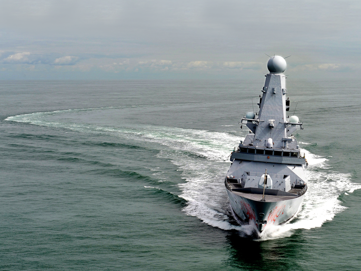 HMS Dragon (D35) Royal Navy Type 45 Destroyer Low Bow View 2011 Photo Print Wall Art Decor Posters, Prints, & Visual Artwork Hampshire Prints 6 x 4 No Frame No