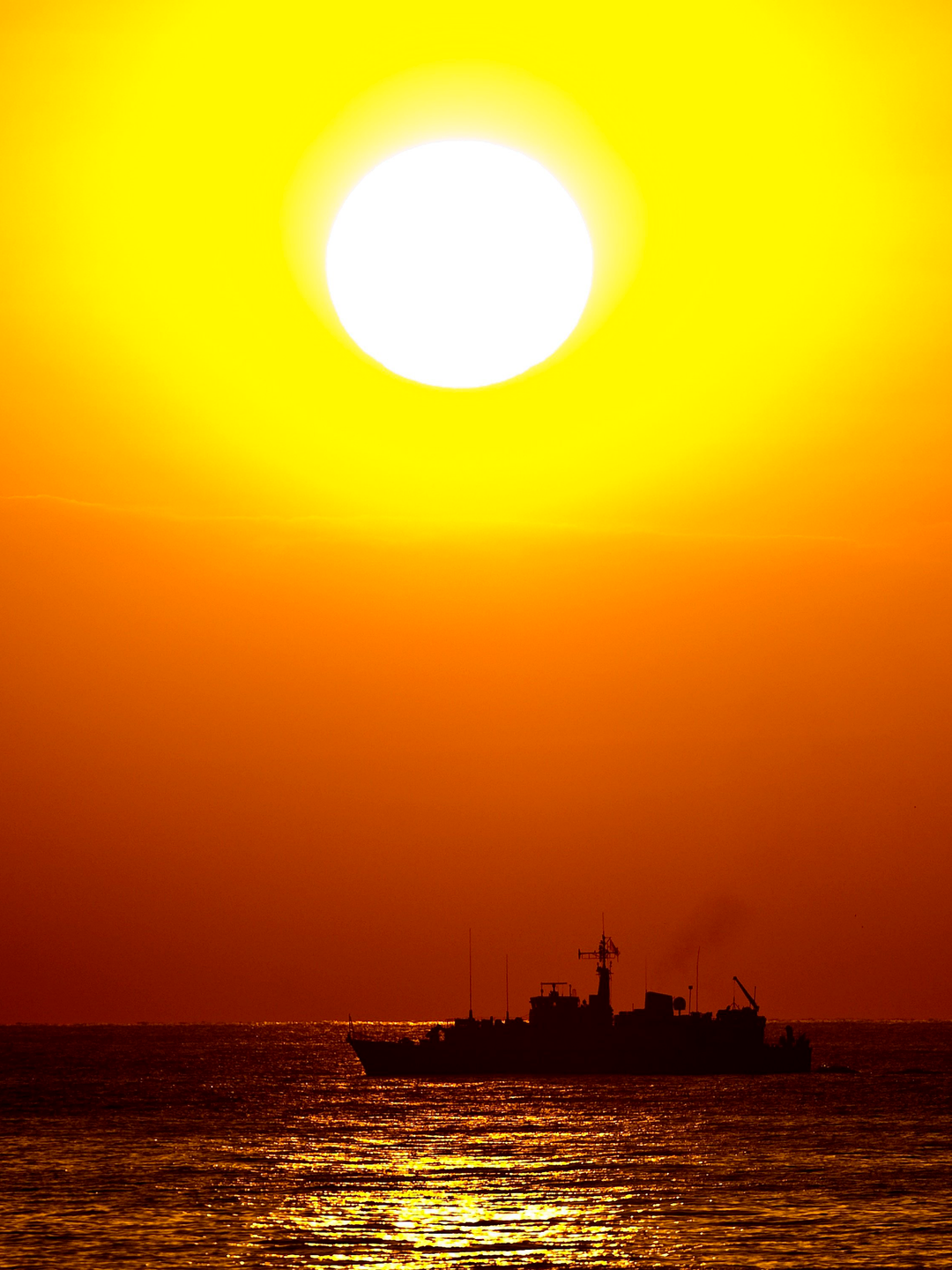 HMS Pembroke (M107) Photo Print - At Sunset 2010 - Royal Navy Sandown Class Minehunter Hampshire Prints 6 x 4 No Frame No