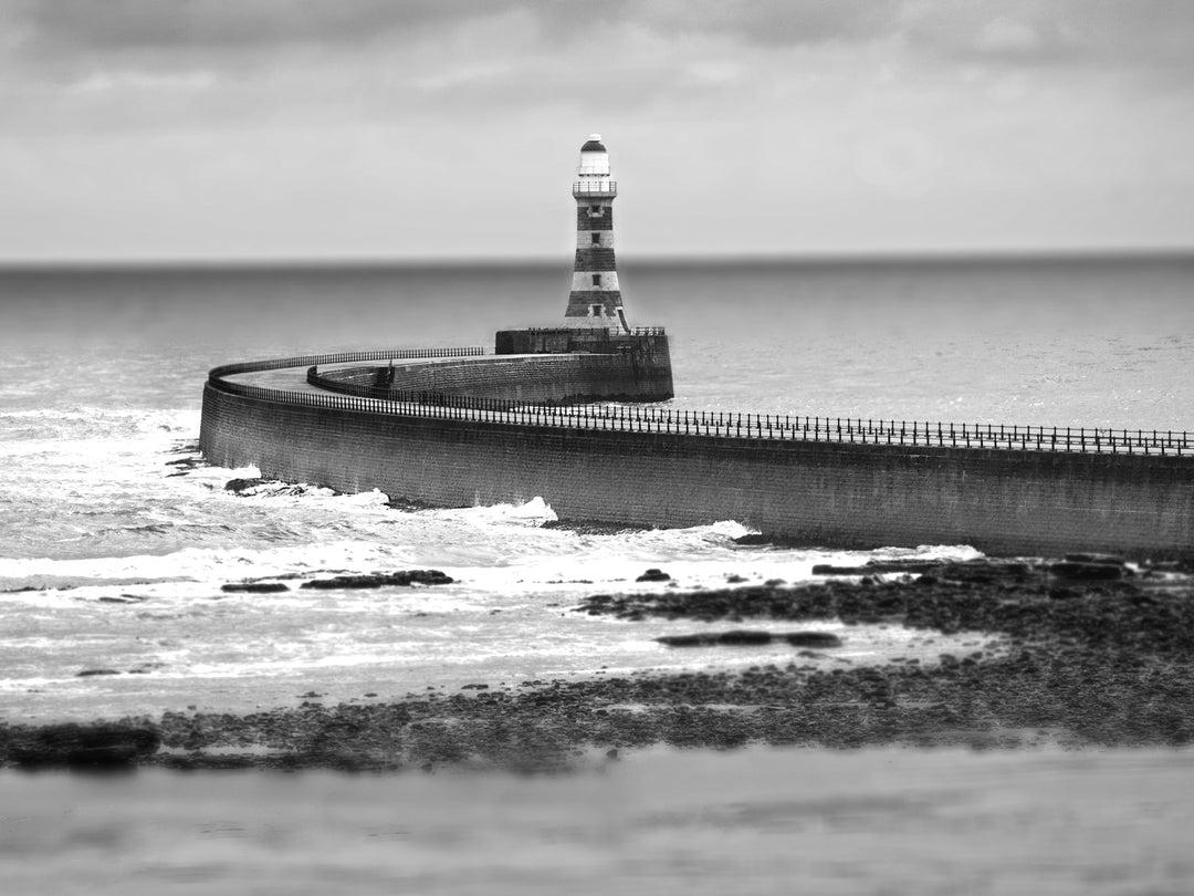 Roker Lighthouse And Pier Northumberland Photo Print - Canvas - Framed Photo Print - Hampshire Prints