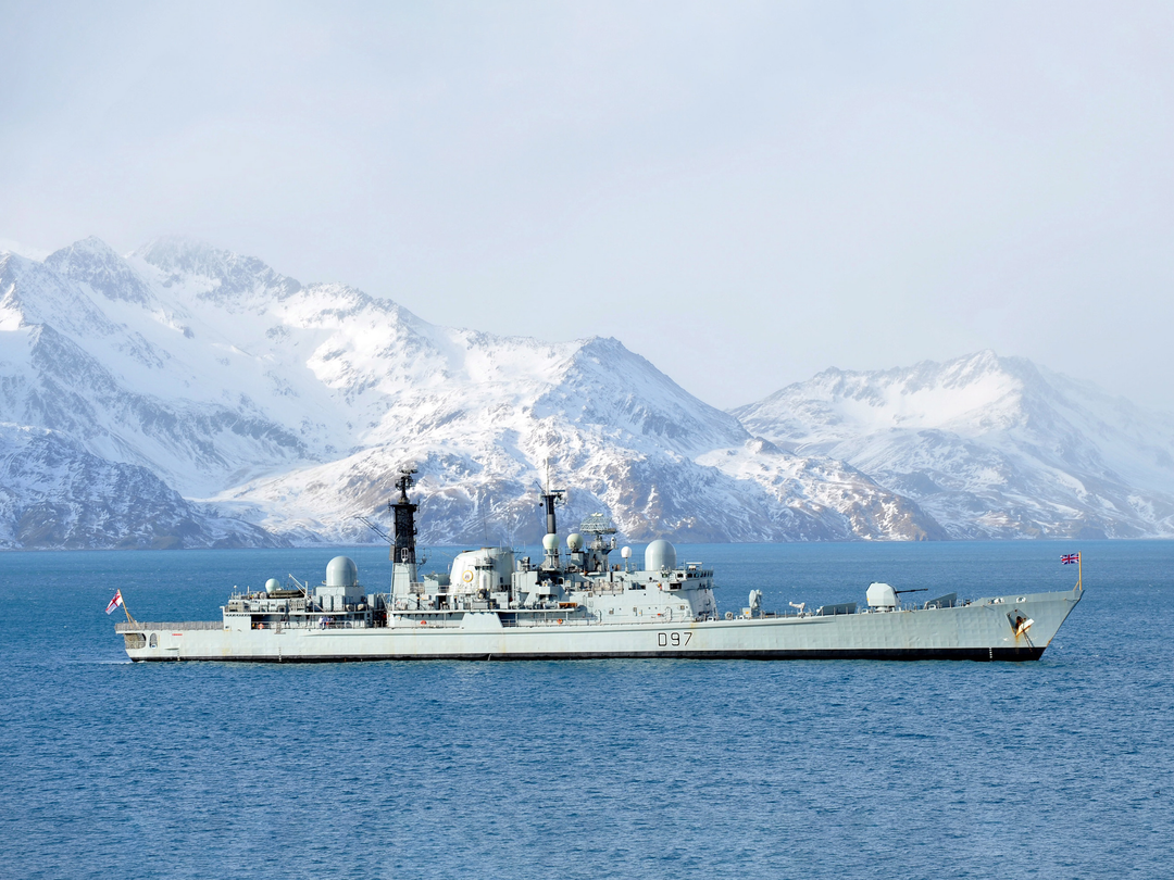 HMS Edinburgh (D97) Photo Print - South Georgia 2011 - Royal Navy Type 42 Destroyer Hampshire Prints 6 x 4 No Frame No