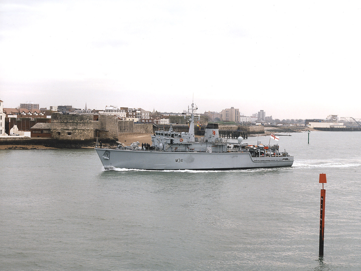 HMS Middleton (M34) Photo Print - Portsmouth 1997 - Royal Navy Hunt Class Mine Warfare Vessel Hampshire Prints 6 x 4 No Frame No