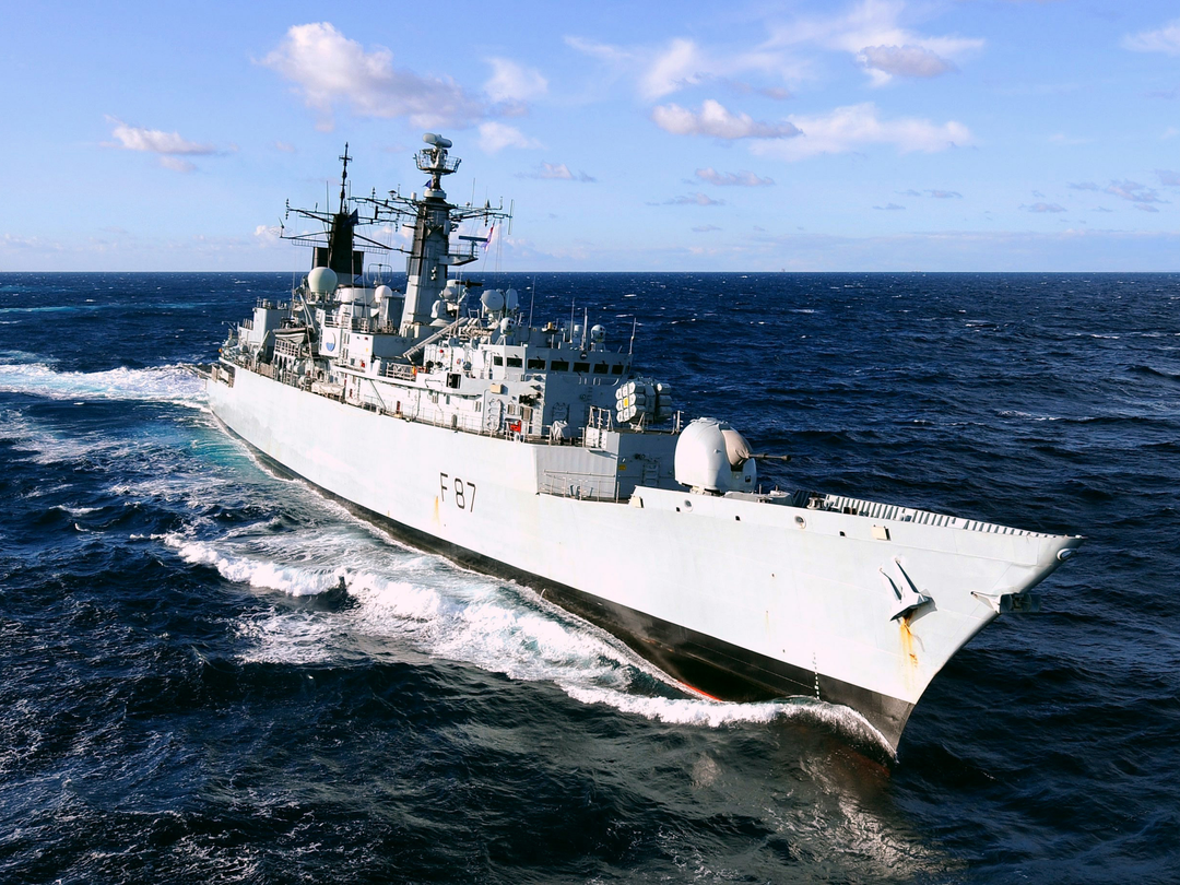 HMS Chatham (F87) Royal Navy Type 22 Frigate Gulf of Aden 2010 Photo Print Wall Art Decor Posters, Prints, & Visual Artwork Hampshire Prints 6 x 4 No Frame No