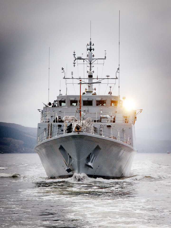 HMS Blyth (M111) Royal Navy Sandown Class Minehunter Scotland 2008 Photo Print Wall Art Decor Posters, Prints, & Visual Artwork Hampshire Prints 6 x 4 No Frame No