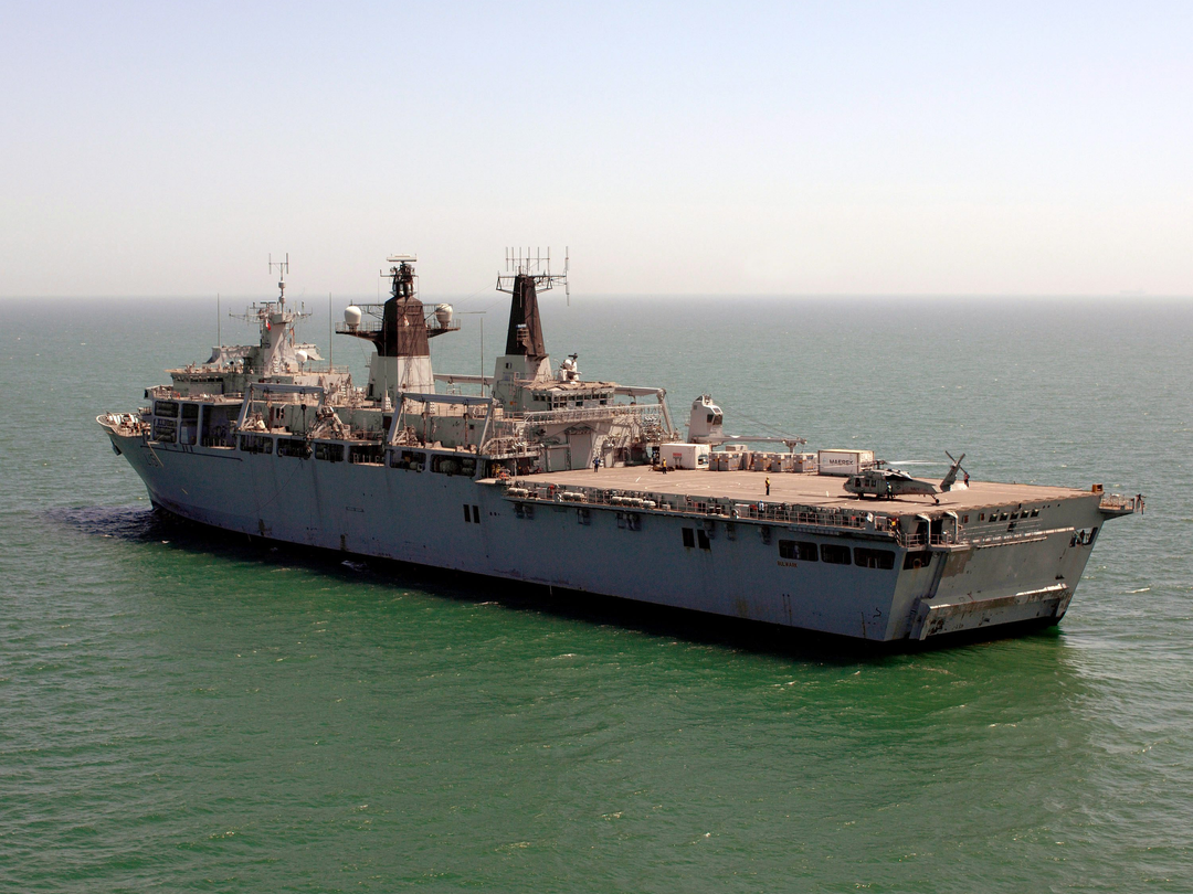 HMS Bulwark (L15) Royal Navy Albion Class Amphibious Ship Persian Gulf 2006 Photo Print Wall Art Decor Posters, Prints, & Visual Artwork Hampshire Prints 6 x 4 No Frame No