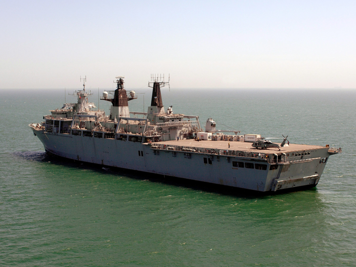 HMS Bulwark (L15) Royal Navy Albion Class Amphibious Ship Persian Gulf 2006 Photo Print Wall Art Decor Posters, Prints, & Visual Artwork Hampshire Prints 6 x 4 No Frame No
