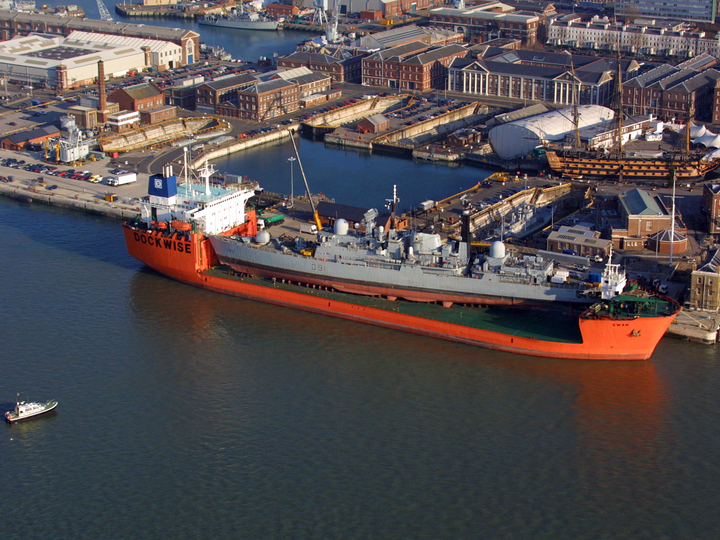 HMS Nottingham (D91) Photo Print - On The Barge MV Swan - Royal Navy Type 42 Destroyer Hampshire Prints 6 x 4 No Frame No