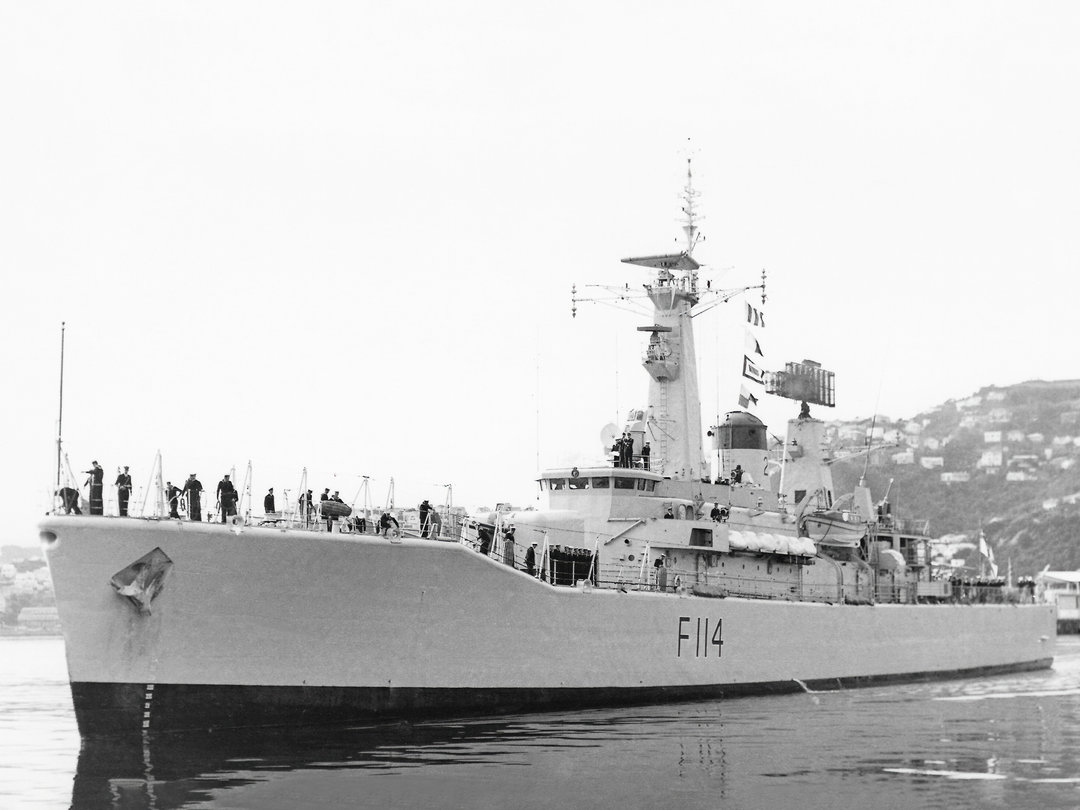 HMS Ajax (F114) Royal Navy Leander Class Frigate Photo Print Warship Wall Art Posters, Prints, & Visual Artwork Hampshire Prints 6 x 4 No Frame No