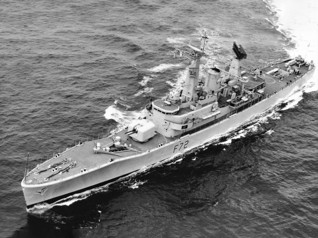 HMS Ariadne (F72) Royal Navy Leander Class Frigate From Above Photo Print Wall Art Decor Posters, Prints, & Visual Artwork Hampshire Prints 6 x 4 No Frame No