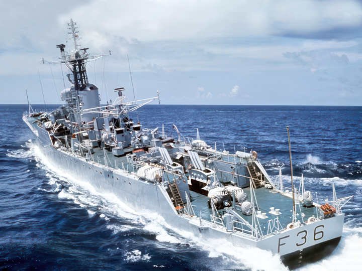 HMS Whitby (F36) Photo Print - Stern View 1970s - Royal Navy Whitby Class Frigate Hampshire Prints 6 x 4 No Frame No