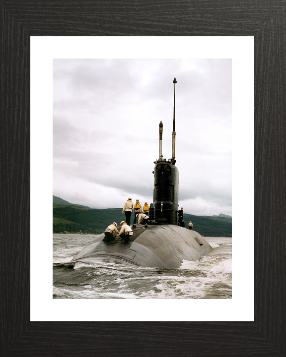 HMS Sovereign S108 Swiftsure Class Submarine 1992 Leaving Faslane Crew on Deck