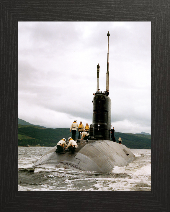 HMS Sovereign S108 Swiftsure Class Submarine 1992 Leaving Faslane Crew on Deck