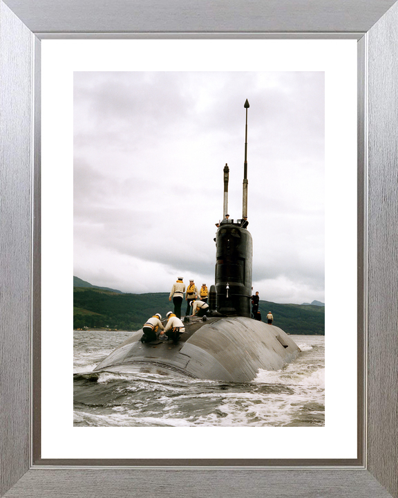 HMS Sovereign S108 Swiftsure Class Submarine 1992 Leaving Faslane Crew on Deck