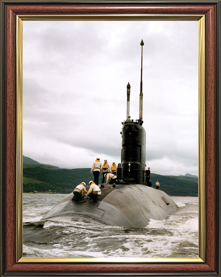 HMS Sovereign S108 Swiftsure Class Submarine 1992 Leaving Faslane Crew on Deck
