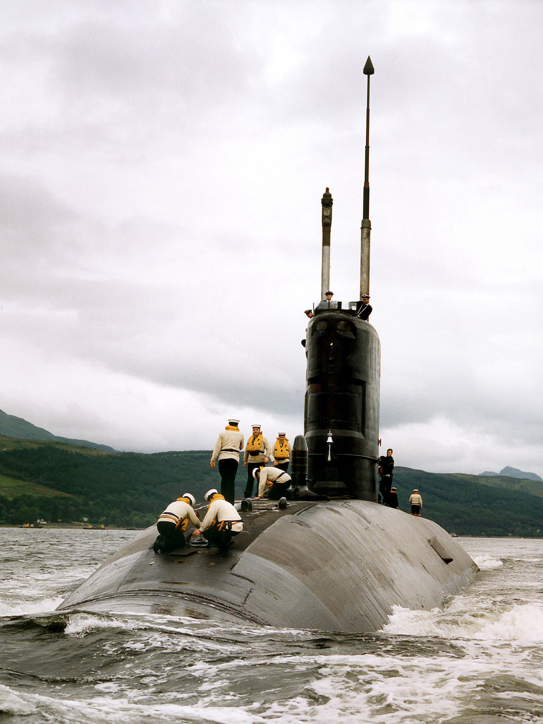 HMS Sovereign S108 Swiftsure Class Submarine 1992 Leaving Faslane Crew on Deck