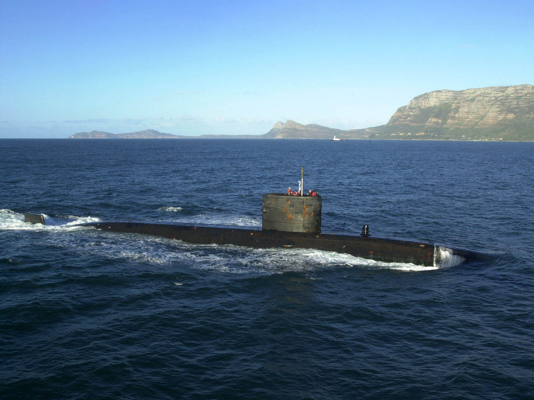 HMS Splendid (S106) Photo Print - South Africa 2002 - Royal Navy Swiftsure Class Submarine Hampshire Prints 6 x 4 No Frame No