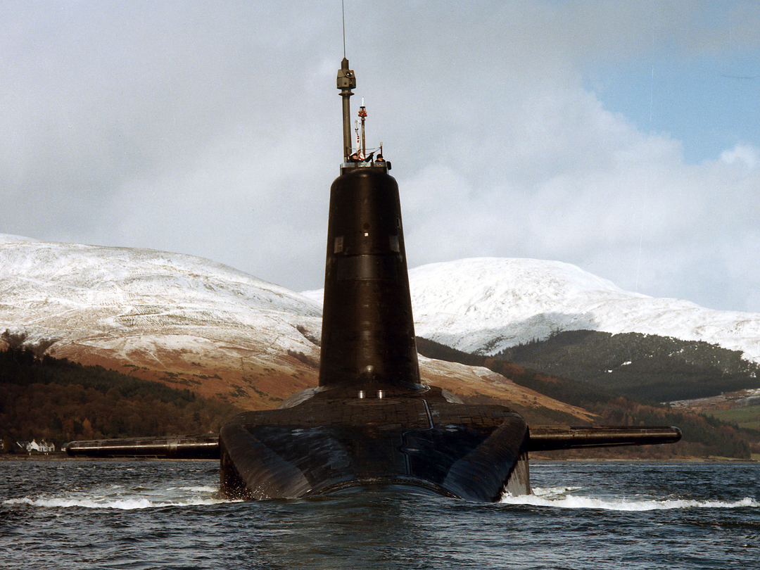 HMS Vanguard (S28) Photo Print - Loch Long 1997 - Royal Navy Vanguard Class Submarine Hampshire Prints 6 x 4 No Frame No