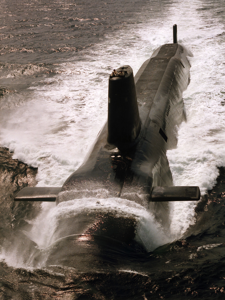 HMS Victorious (S29) Photo Print - Clyde 1994 - Royal Navy Vanguard Class Submarine Posters, Prints, & Visual Artwork Hampshire Prints 6 x 4 No Frame No
