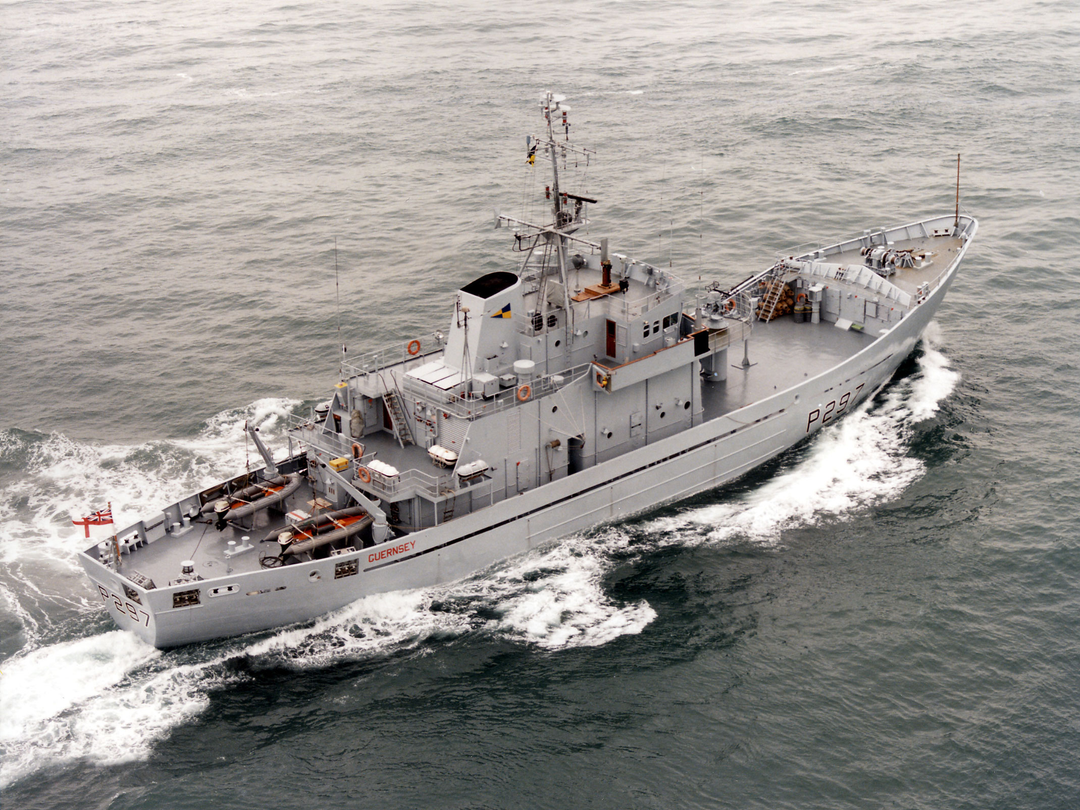 HMS Guernsey (P297) Photo Print - At Sea 1997 – Royal Navy Island Class Patrol Vessel Hampshire Prints 6 x 4 No Frame No