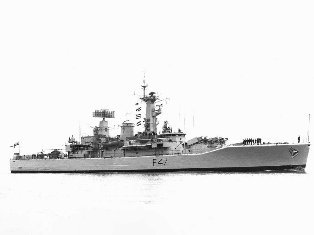 HMS Danae (F47) Royal Navy Leander Class Frigate Portsmouth 1983 Photo Print Wall Art Decor Posters, Prints, & Visual Artwork Hampshire Prints 6 x 4 No Frame No