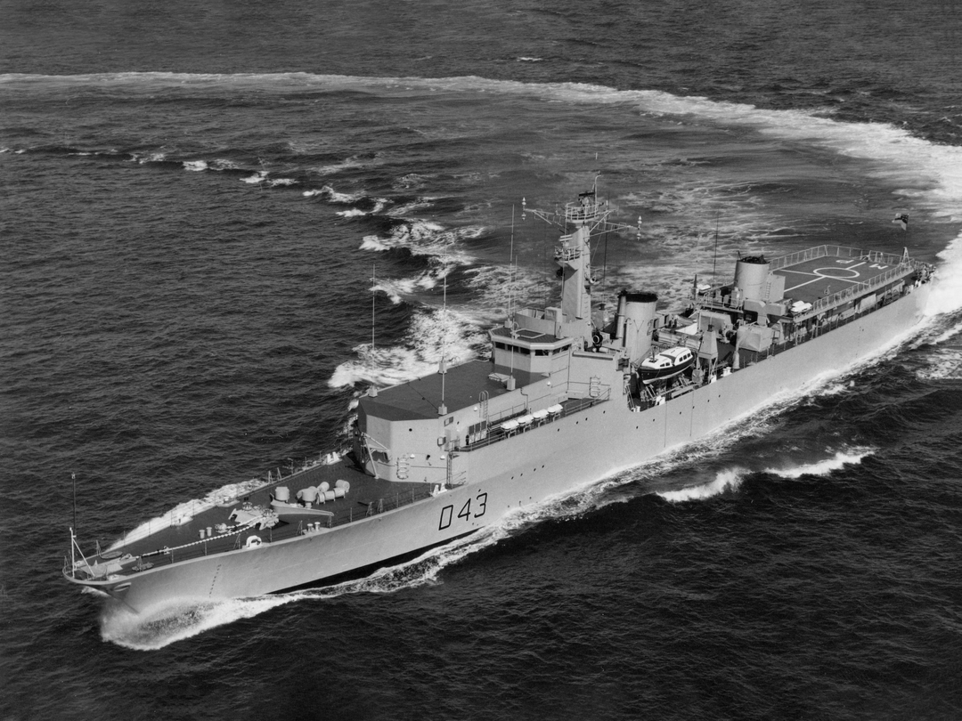 HMS Matapan (D43) Photo Print - At Sea 1975 - Royal Navy Battle Class Destroyer Hampshire Prints 6 x 4 No Frame No