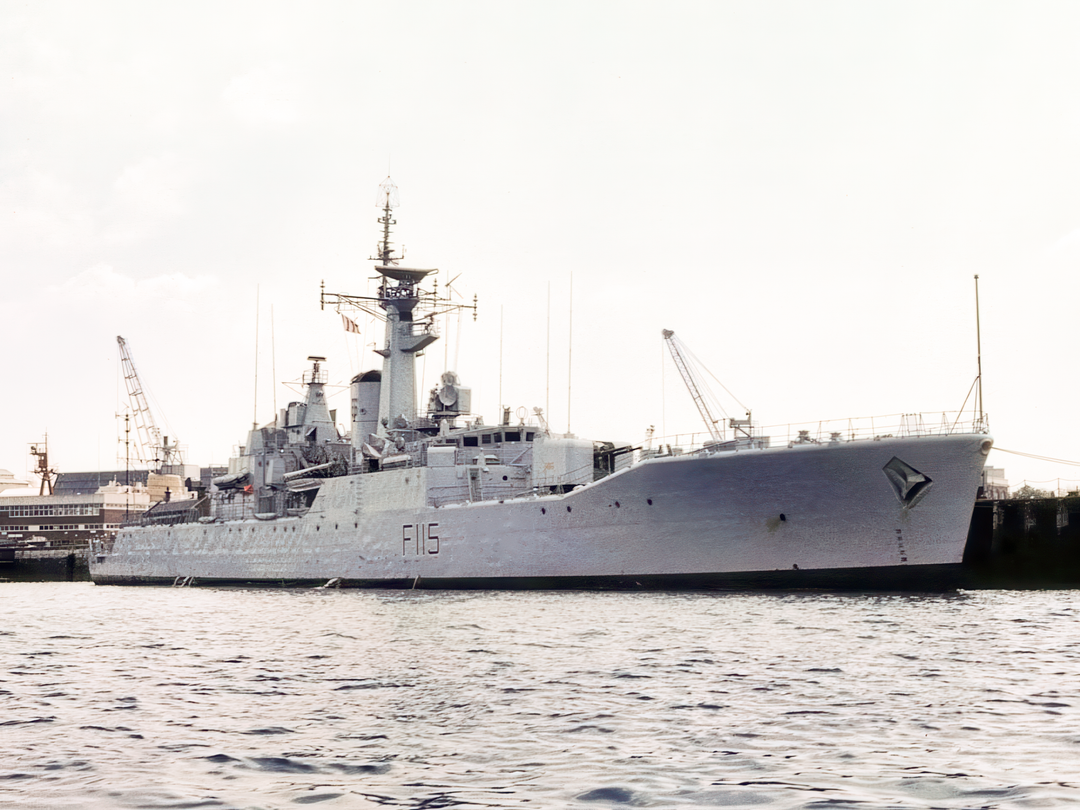 HMS Berwick (F115) Royal Navy Rothesay Class Frigate Portsmouth 1983 Photo Print Wall Art Decor Posters, Prints, & Visual Artwork Hampshire Prints 6 x 4 No Frame No