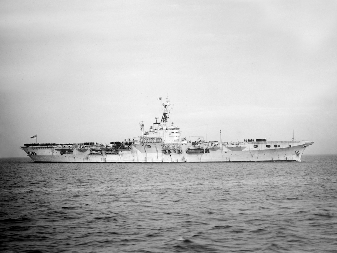 HMS Theseus (R64) Photo Print - at Sea 1947 - Royal Navy Colossus Class Aircraft Carrier Posters, Prints, & Visual Artwork Hampshire Prints 6 x 4 No Frame No