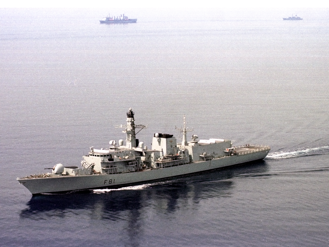 HMS Sutherland F81 Type 23 Frigate 2000 At Sea Photo Print - Posters, Prints, & Visual Artwork - by Hampshire Prints (image 1 of 9)