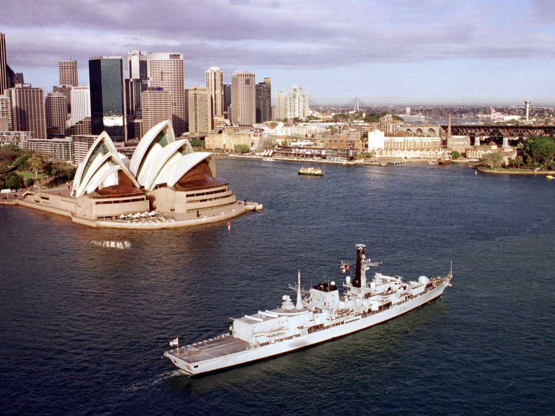HMS Sutherland (F81) Photo Print - Sydney Harbour 2000 - Royal Navy Type 23 Frigate